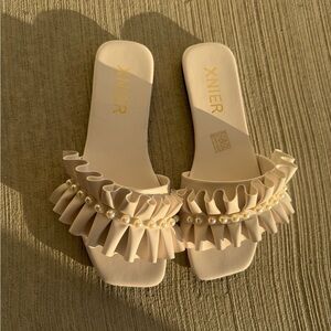 Cream Ruffle Pearl Slide Sandals Size 8 in Women